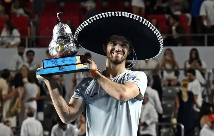 gettyimages-machac-champions-acapulco2-1-696x442